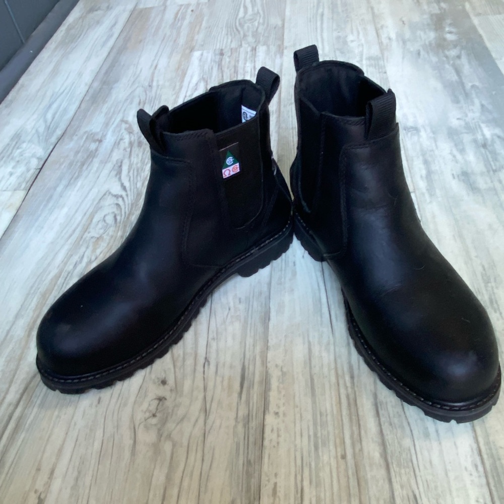 Kodiak Black Leather Chelsea Boots